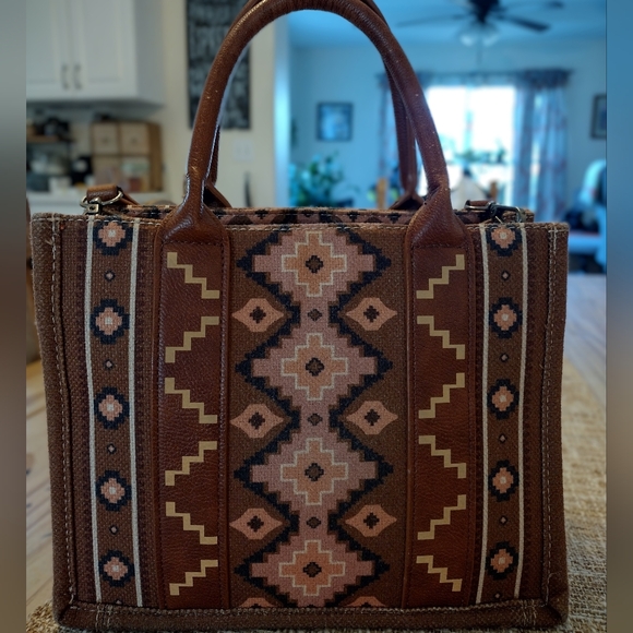 Wrangler Geometric Brown Shoulder Bag - Picture 2 of 7